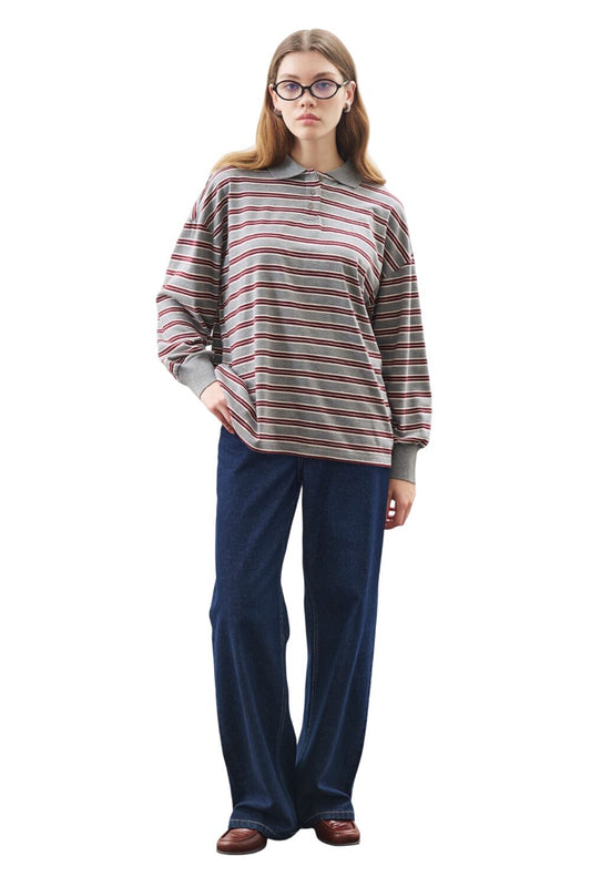 Oversize-T-Shirt mit Polokragen, braun.