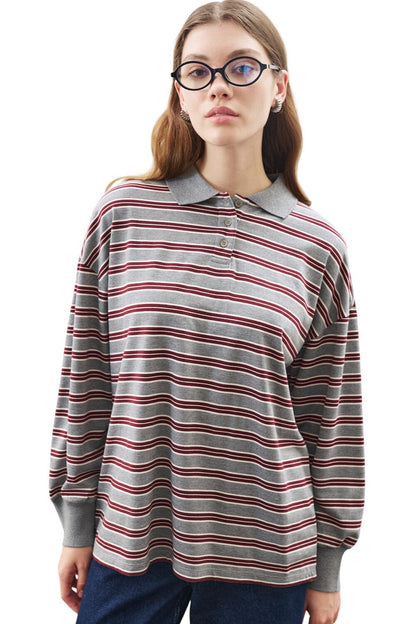 Oversize-T-Shirt mit Polokragen, braun.