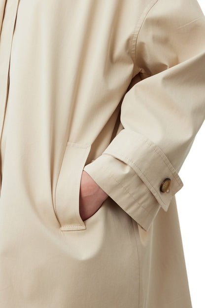 Oversized schwarzer Trenchcoat mit Detail
