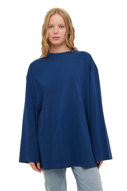 Oversized Schwarzes T-Shirt mit Weitenärmeln