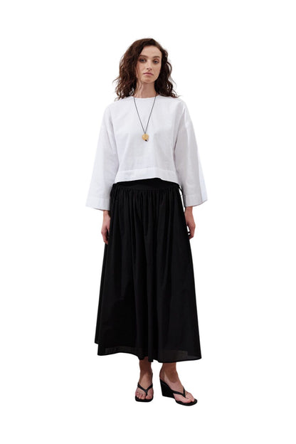 Schwarze, kurze Baumwollbluse mit langen Ärmeln