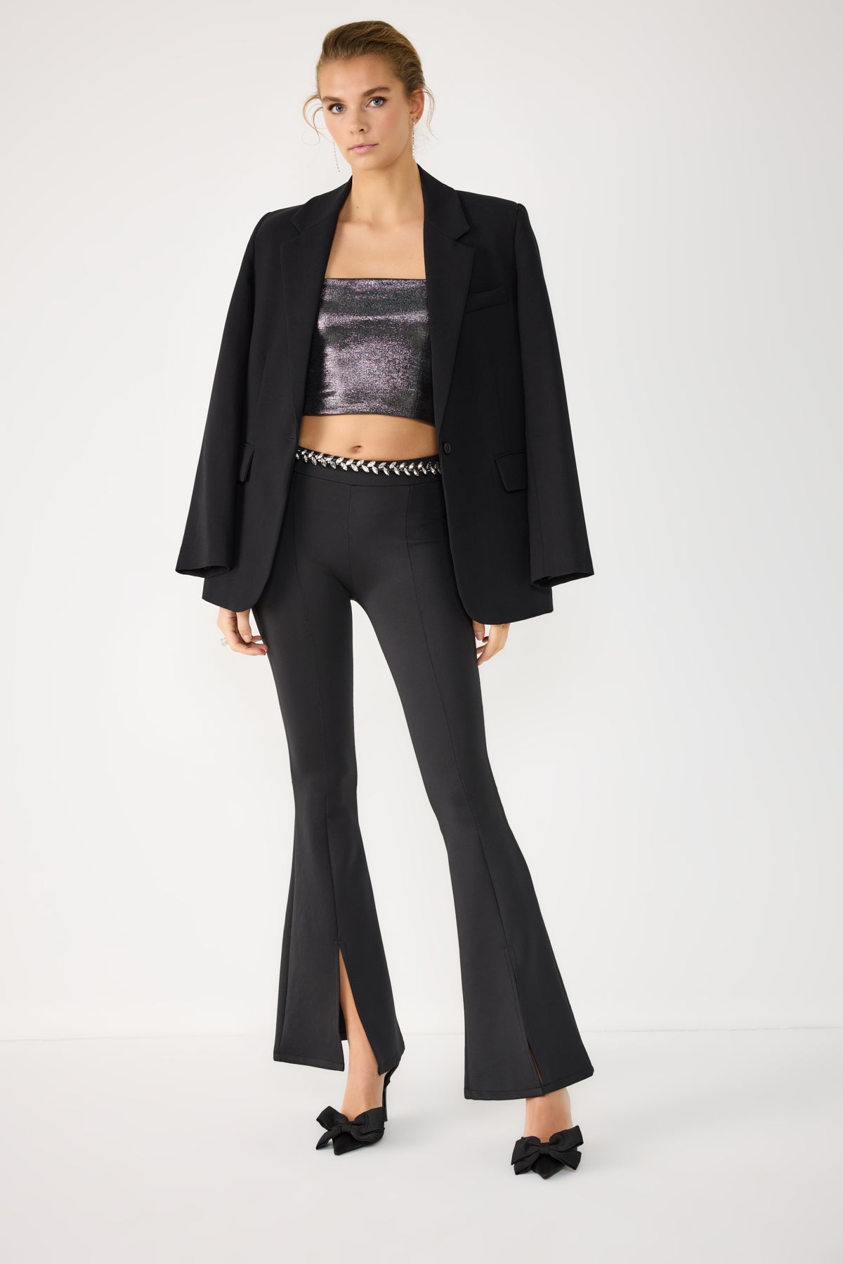 Glänzendes, trägerloses Crop-Top aus Stoff