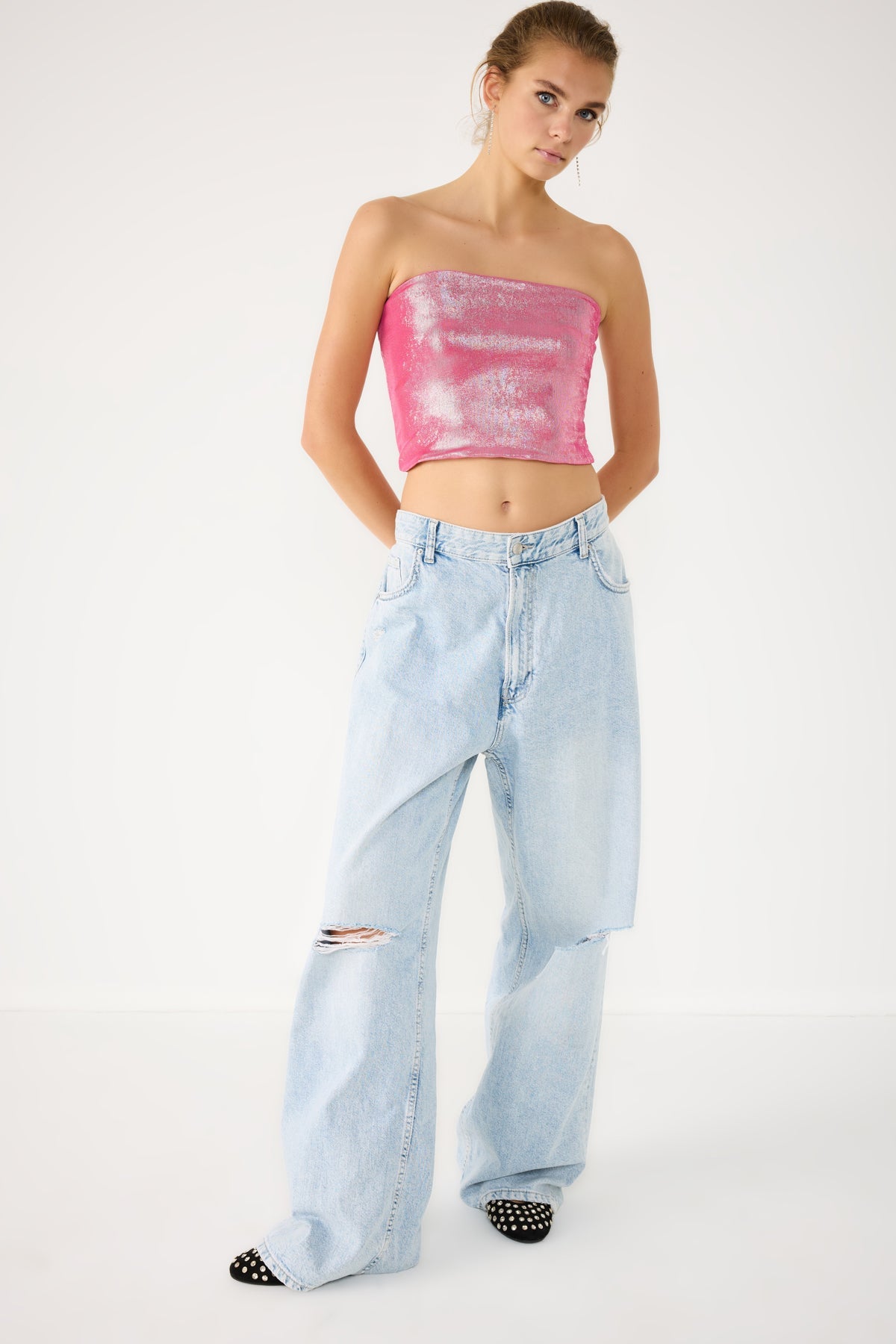 Glänzendes, trägerloses Crop-Top aus Stoff