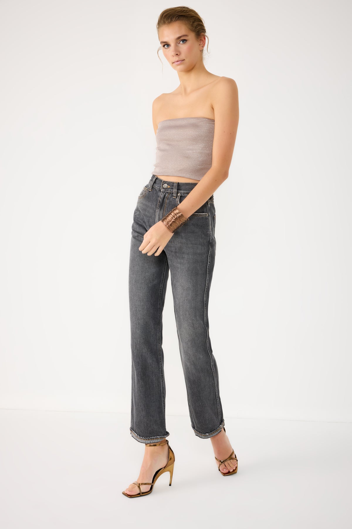 Glänzendes, trägerloses Crop-Top aus Stoff
