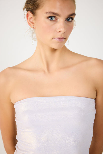 Glänzendes, trägerloses Crop-Top aus Stoff