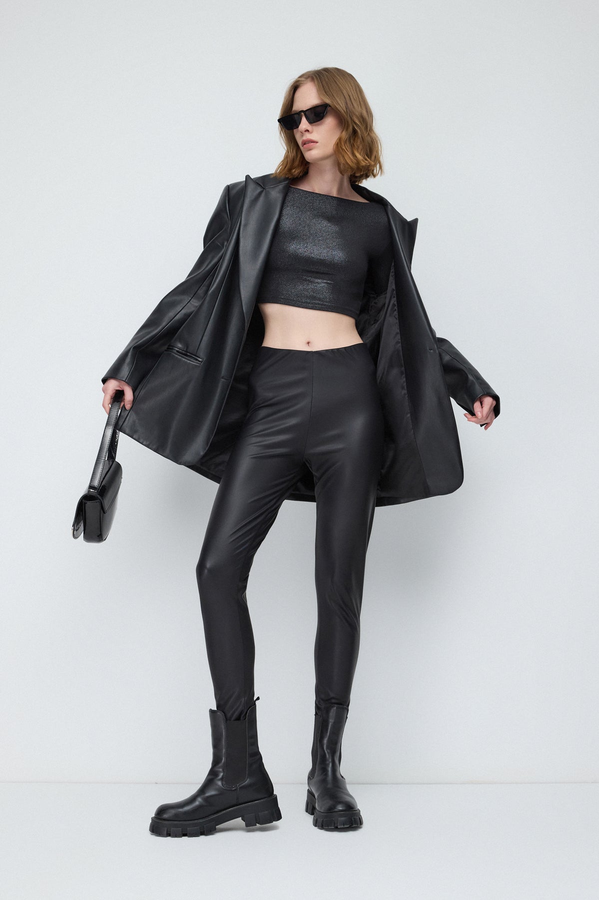 Glänzendes, rückenfreies Basic-Crop-Top