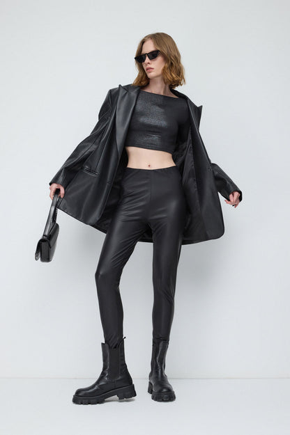 Glänzendes, rückenfreies Basic-Crop-Top