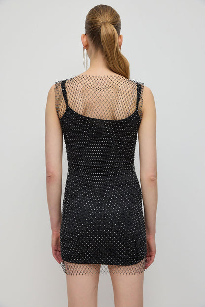 Glitzerndes, mit Steinen verziertes Minikleid aus Mesh