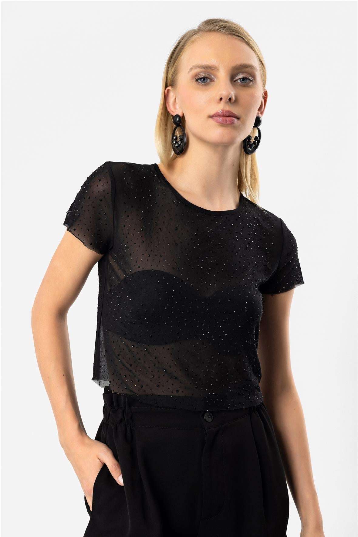 Ärmelloses T-Shirt mit Steinverzierungen