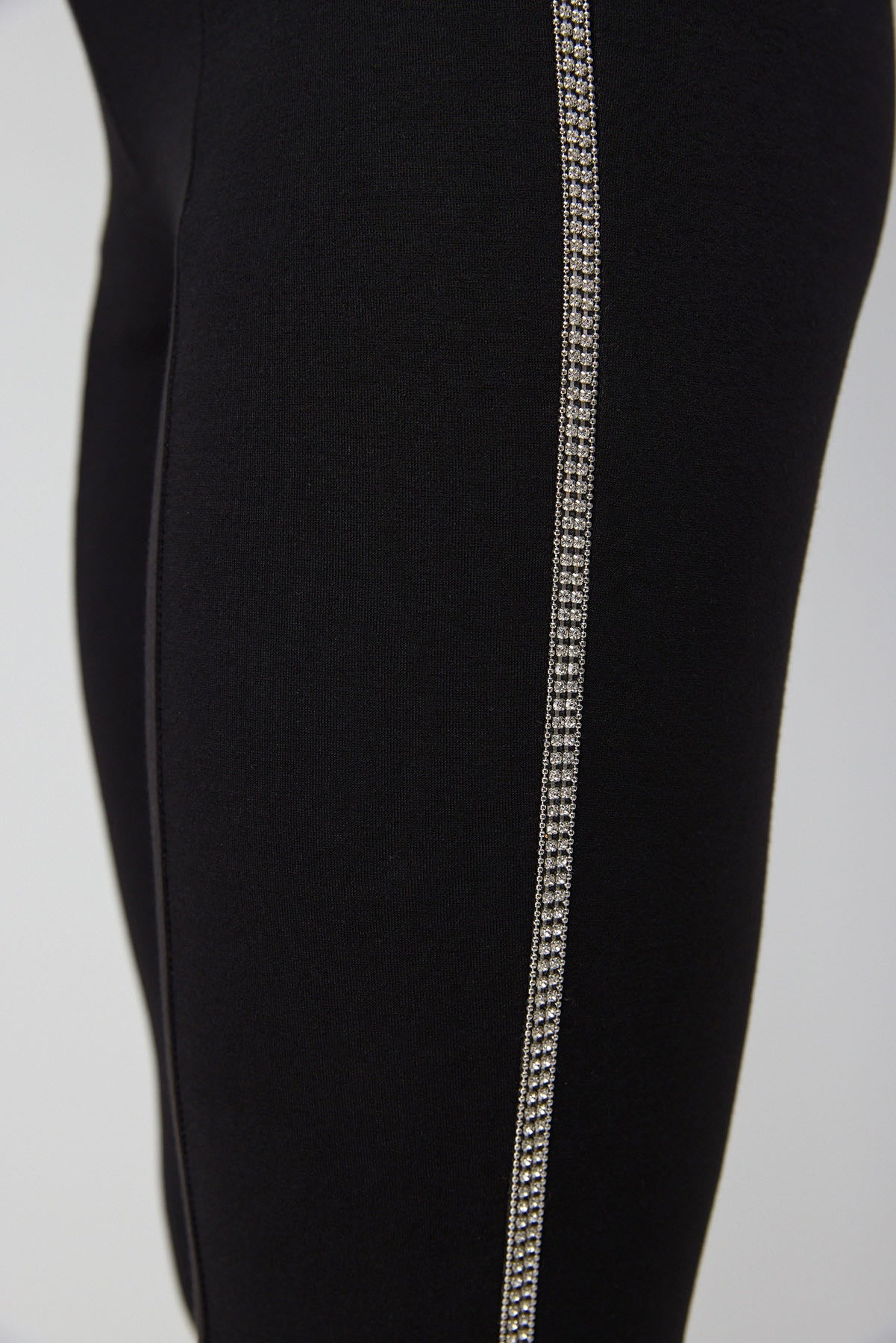 Leggings mit funkelnden Strasssteinen