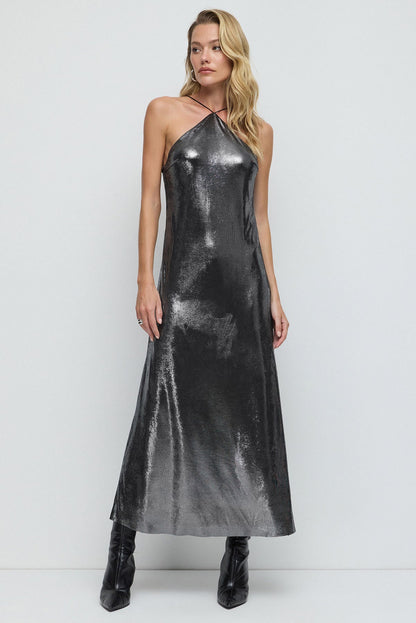 Glänzendes langes Kleid