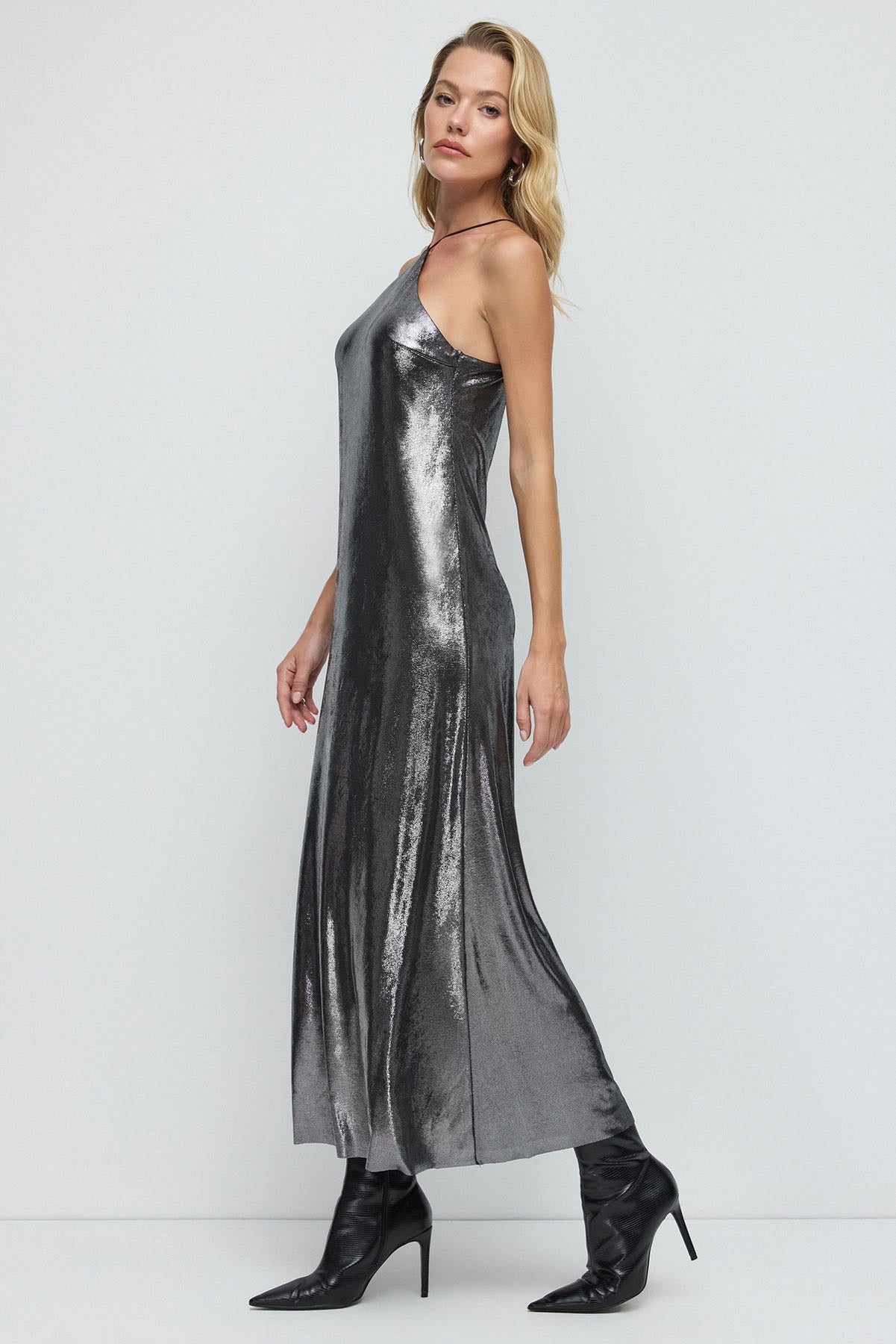 Glänzendes langes Kleid