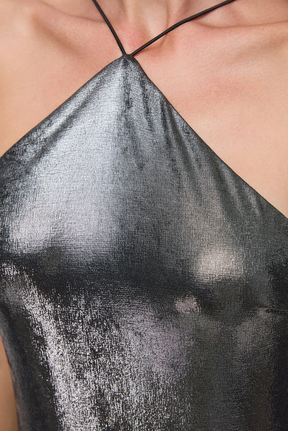 Glänzendes langes Kleid