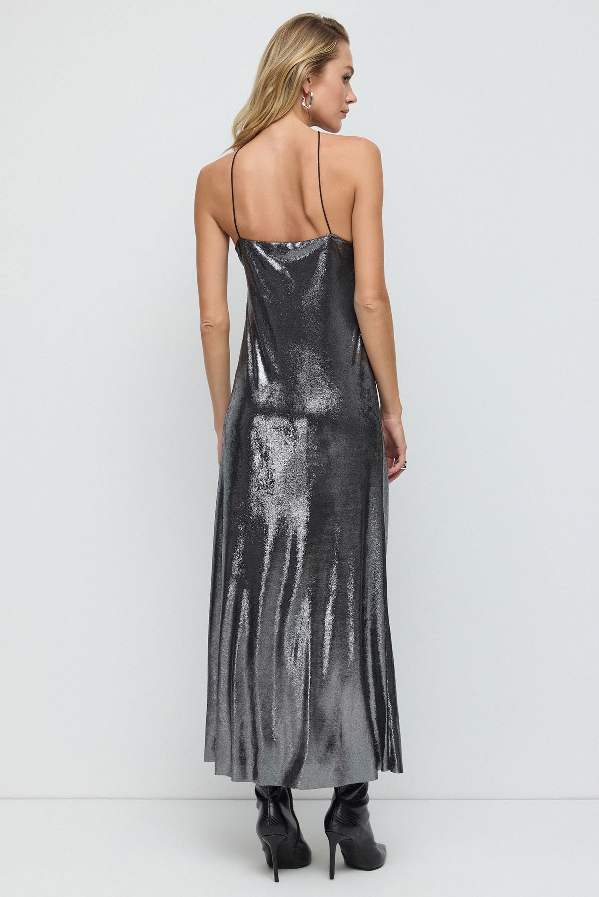 Glänzendes langes Kleid