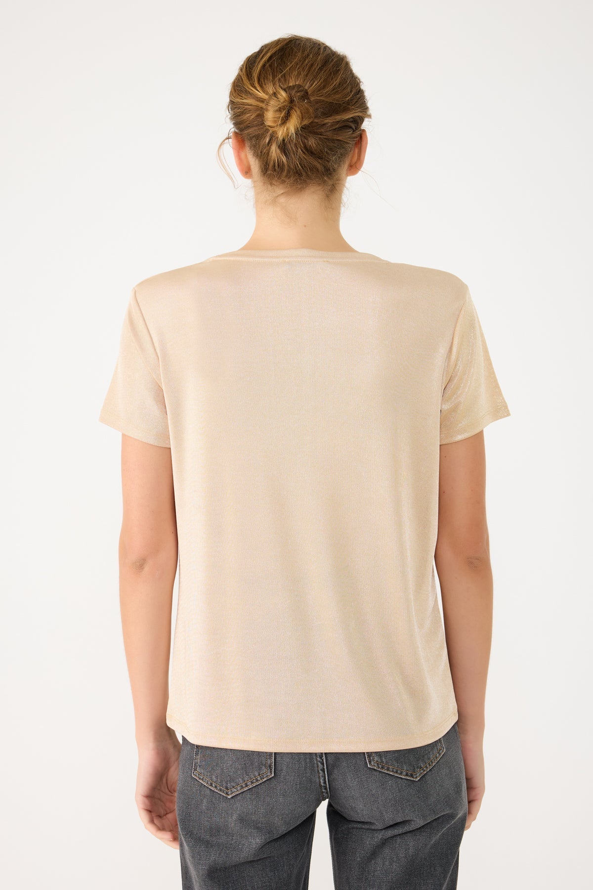 Glänzendes Basic-T-Shirt mit V-Ausschnitt