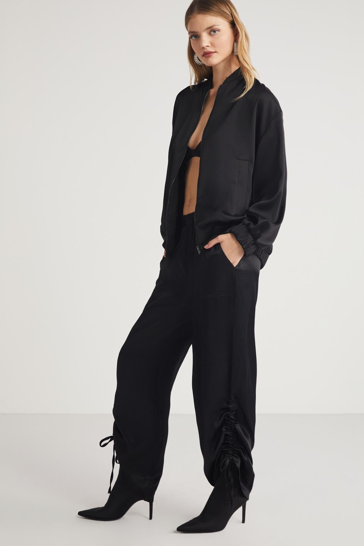 ETHIQUET PATSY Damen Weitbein Satinhose Schwarz
