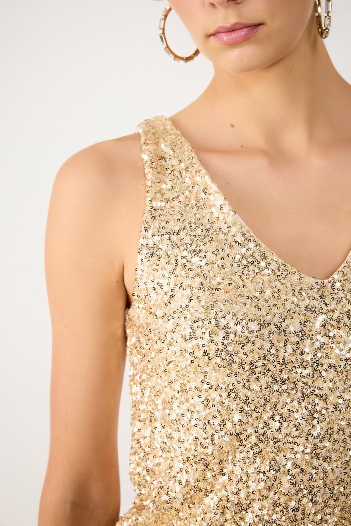 Paillettenbesetzte Bluse mit V-Ausschnitt