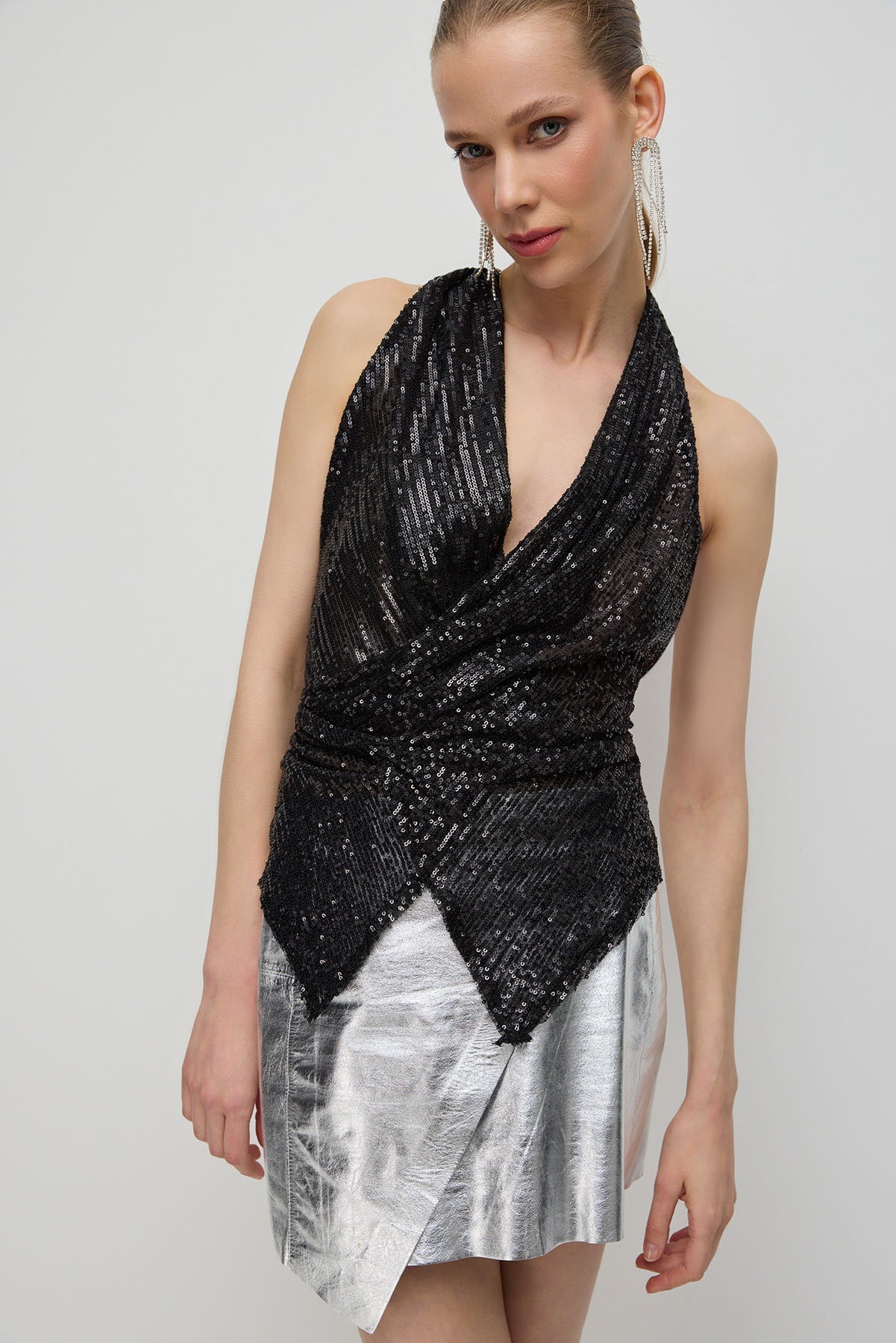 Paillettenbluse mit offenem Rücken