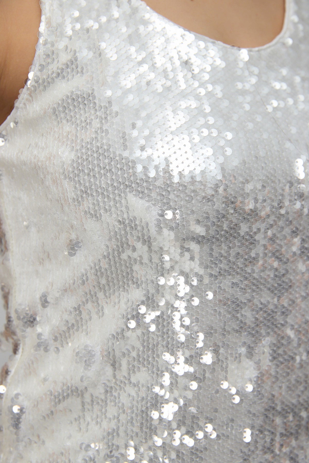 Paillettenbluse mit breiten Trägern