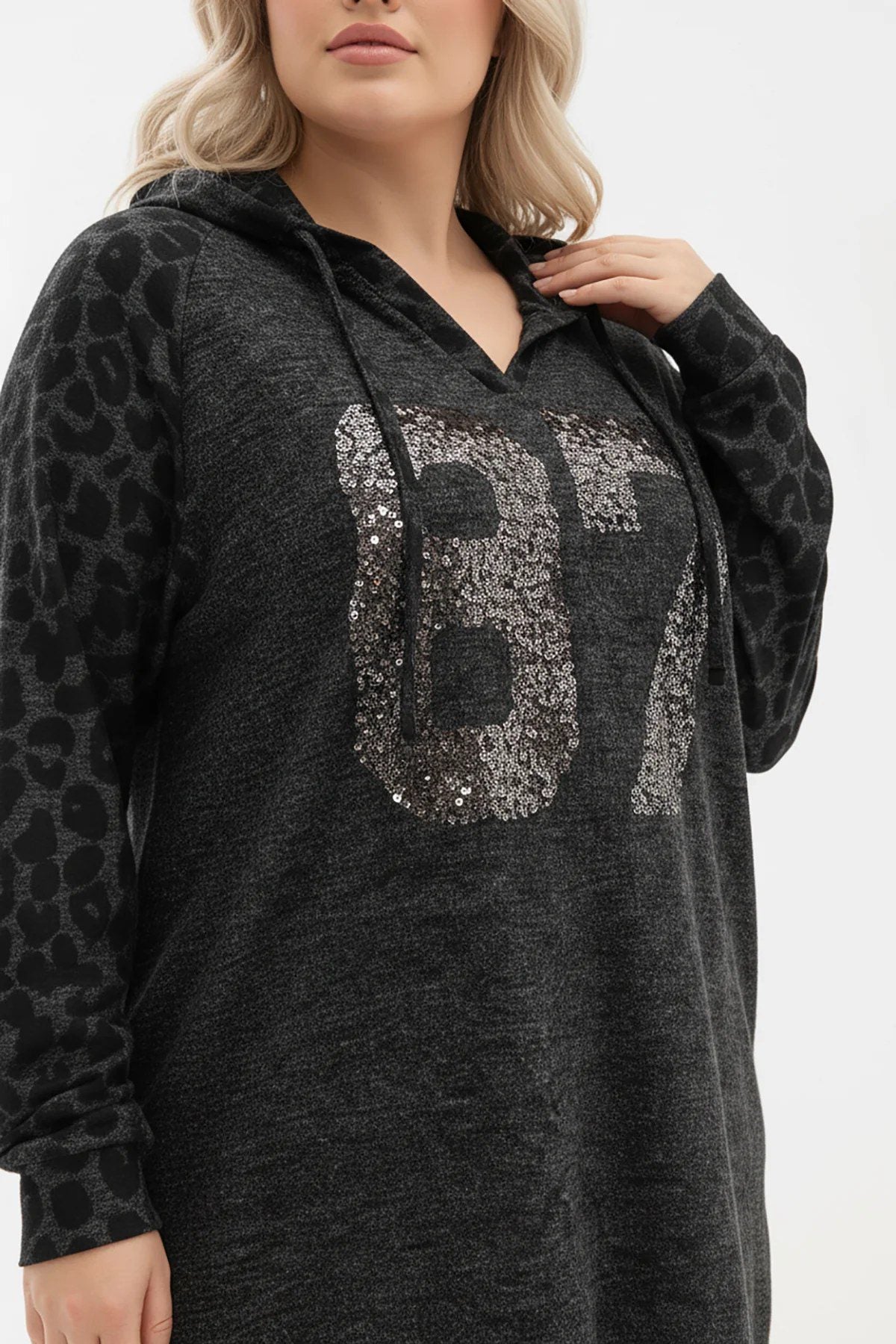 Paillettenbesetzter Kapuzenpullover