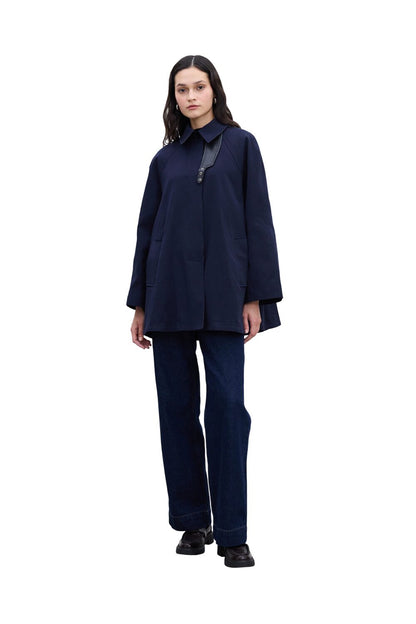 Trenchcoat mit Cape-Details in Kamel