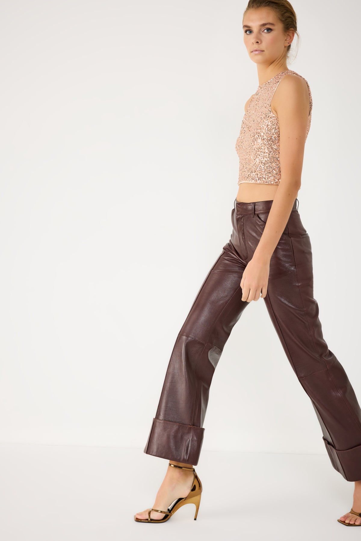 Ärmellose Bluse mit Paillettenbesatz und Rundhalsausschnitt