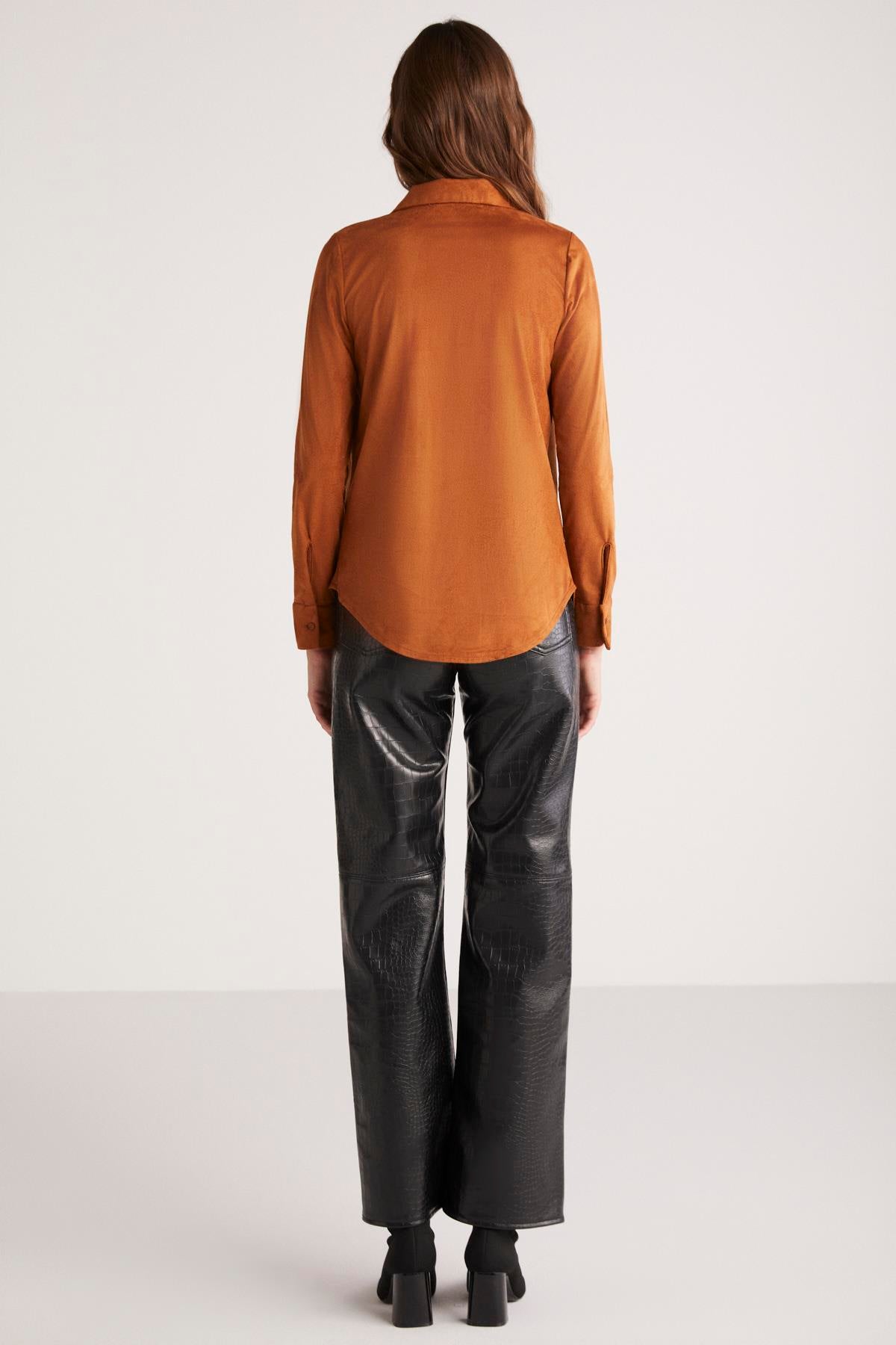 ETHIQUET PEYTON Damen Schlanke Kunstwildleder-Bluse bräunen