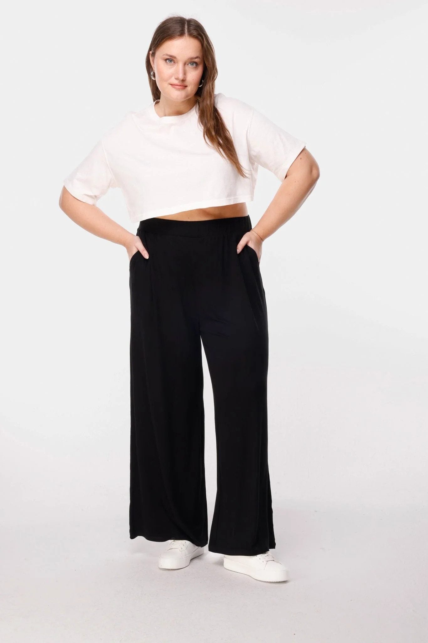 Plissierte Hose mit weitem Bein
