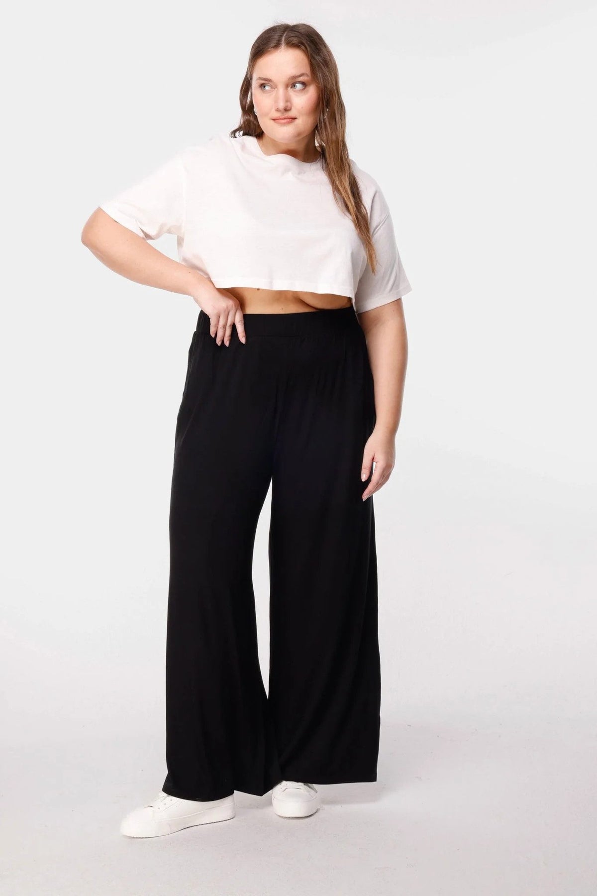 Plissierte Hose mit weitem Bein