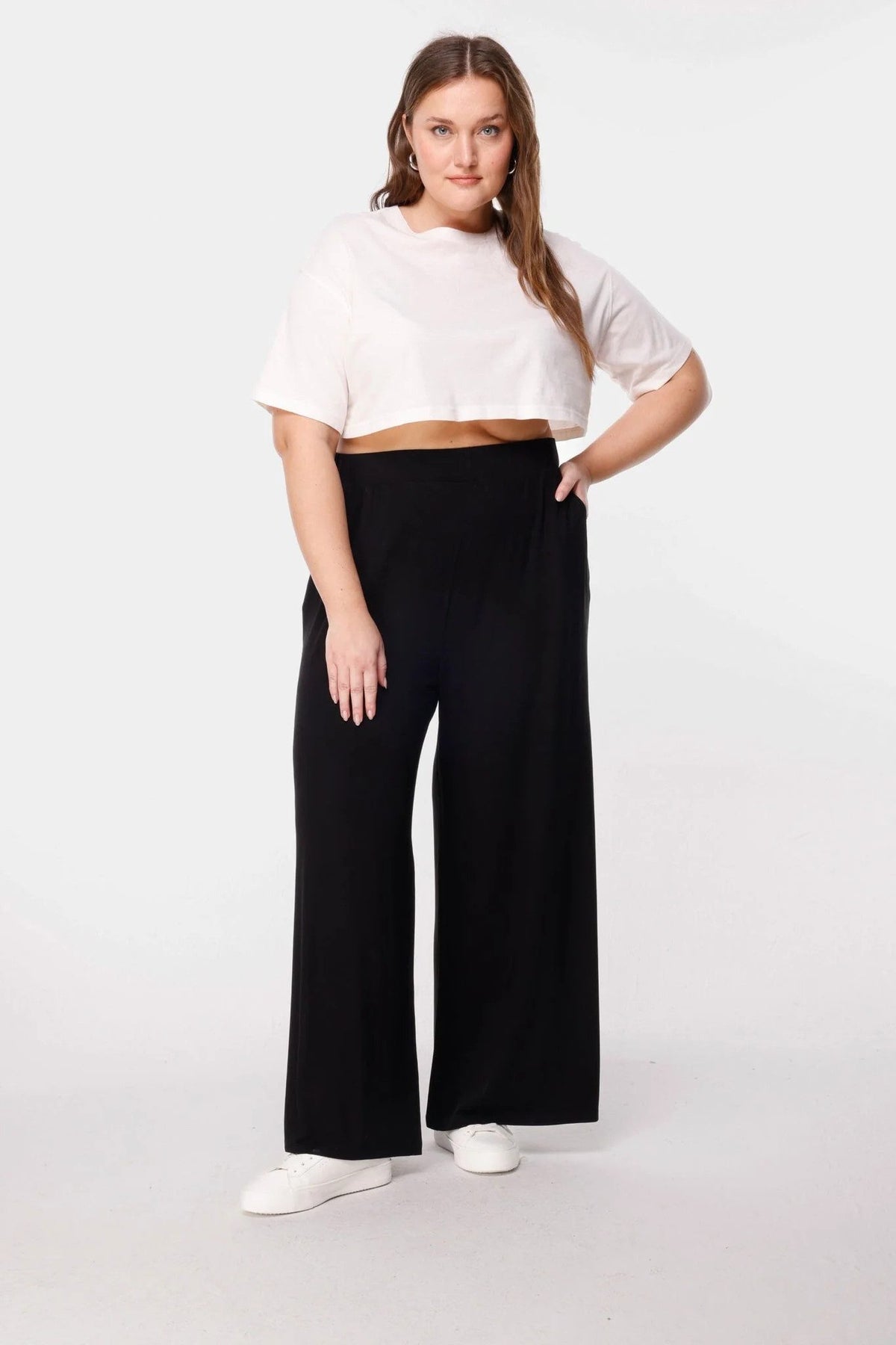 Plissierte Hose mit weitem Bein