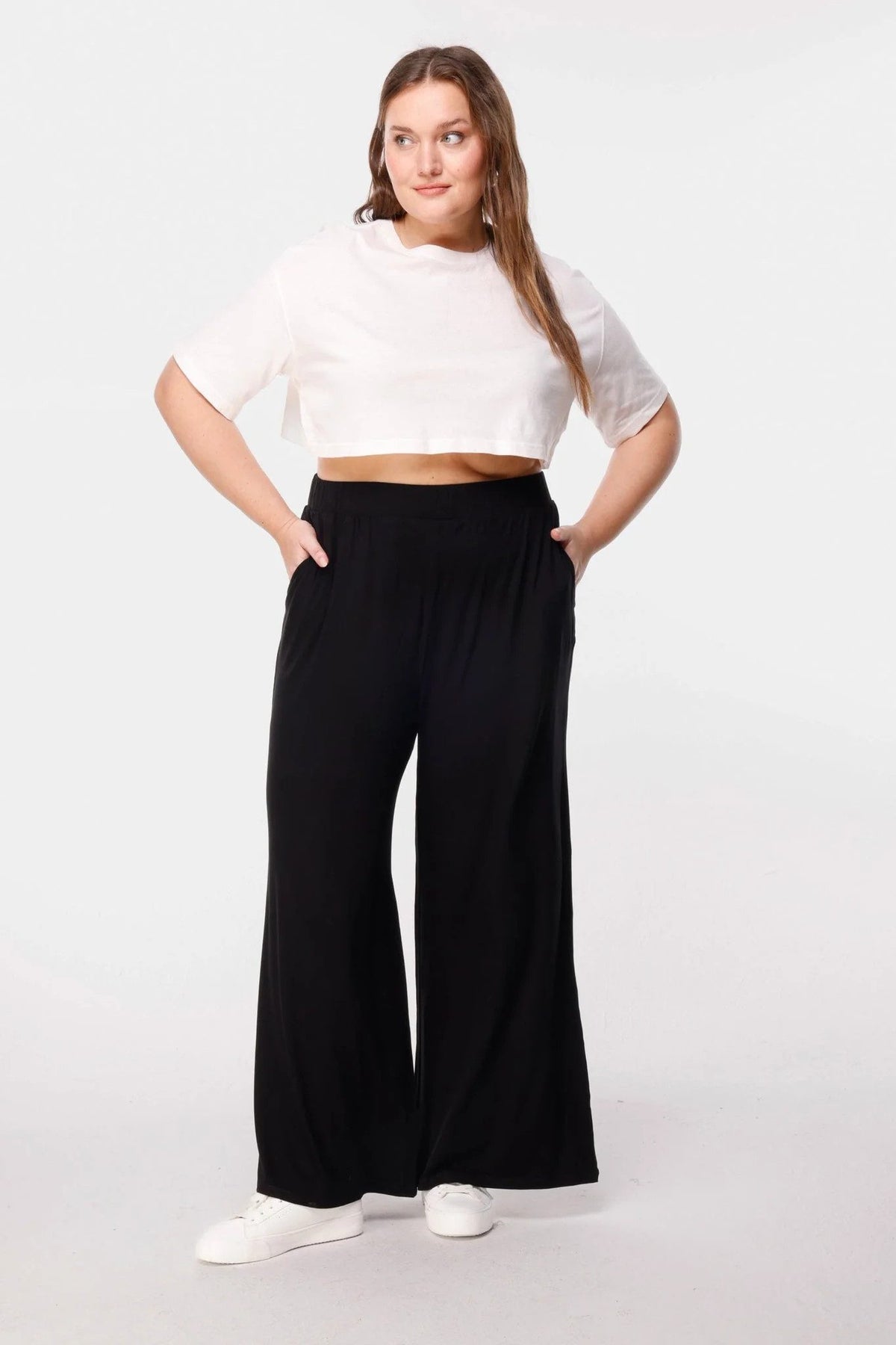 Plissierte Hose mit weitem Bein