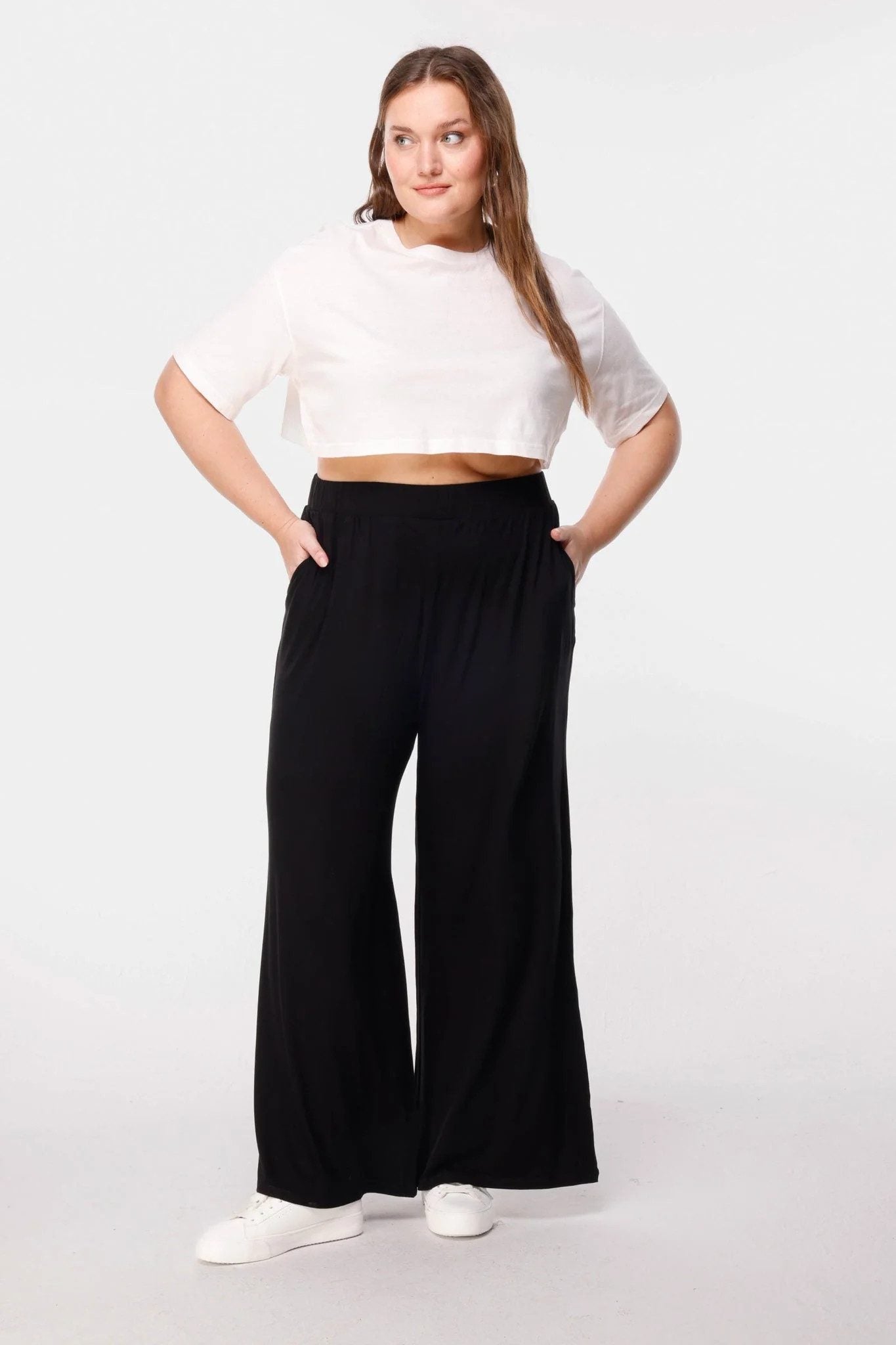 Plissierte Hose mit weitem Bein