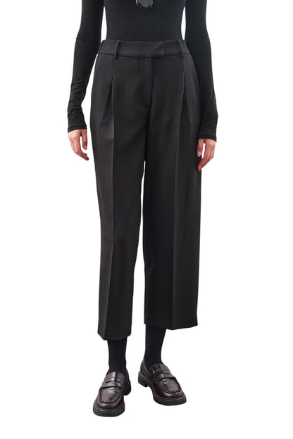 Plissierte Hose mit geradem Schnitt, schwarz.
