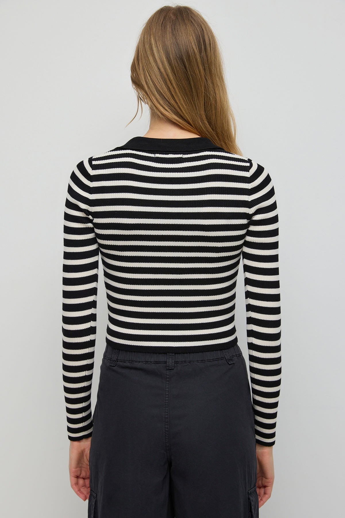 Gestreifter Strickpullover mit Polokragen