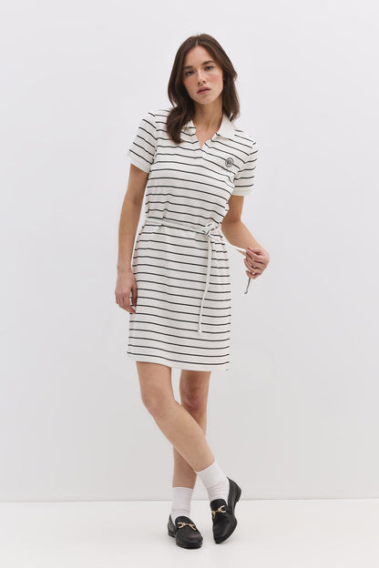 Kurzes Kleid mit Polokragen