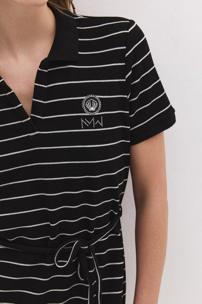 Kurzes Kleid mit Polokragen