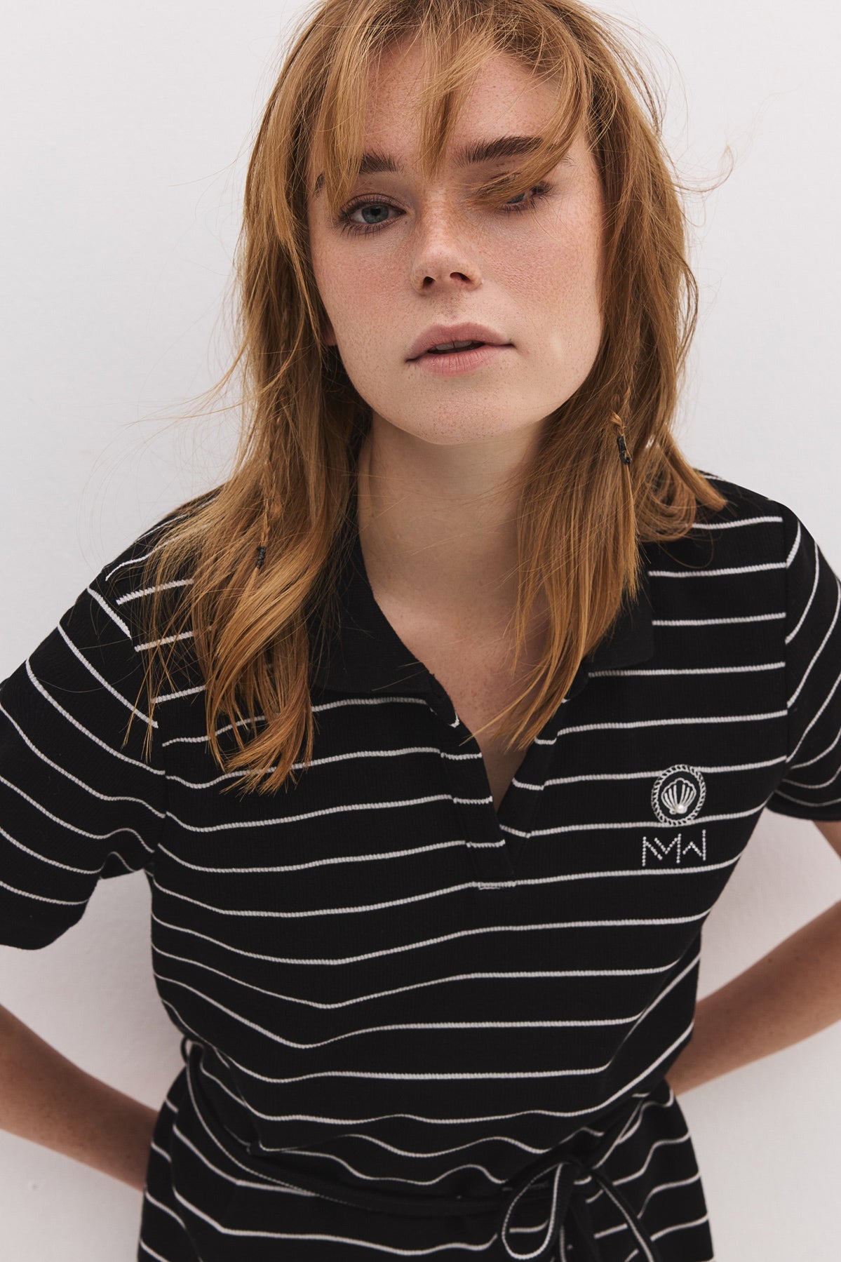 Kurzes Kleid mit Polokragen