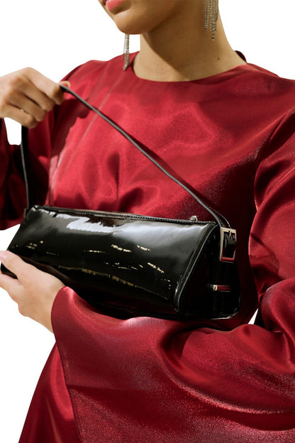 PRISMUSFÖRMIGE LACKLEDERTASCHE, SCHWARZ
