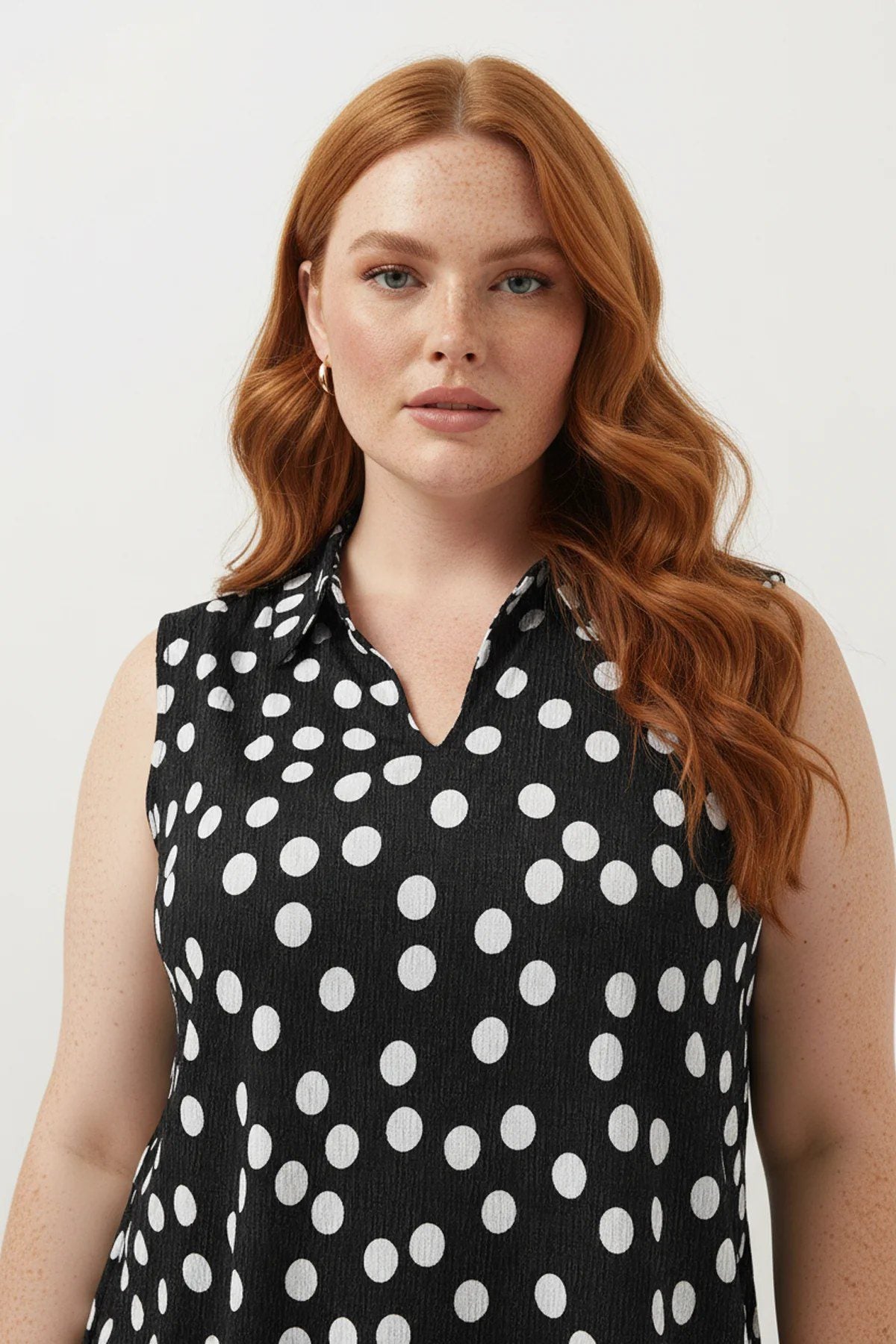 Ärmellose Bluse mit Polka-Dots