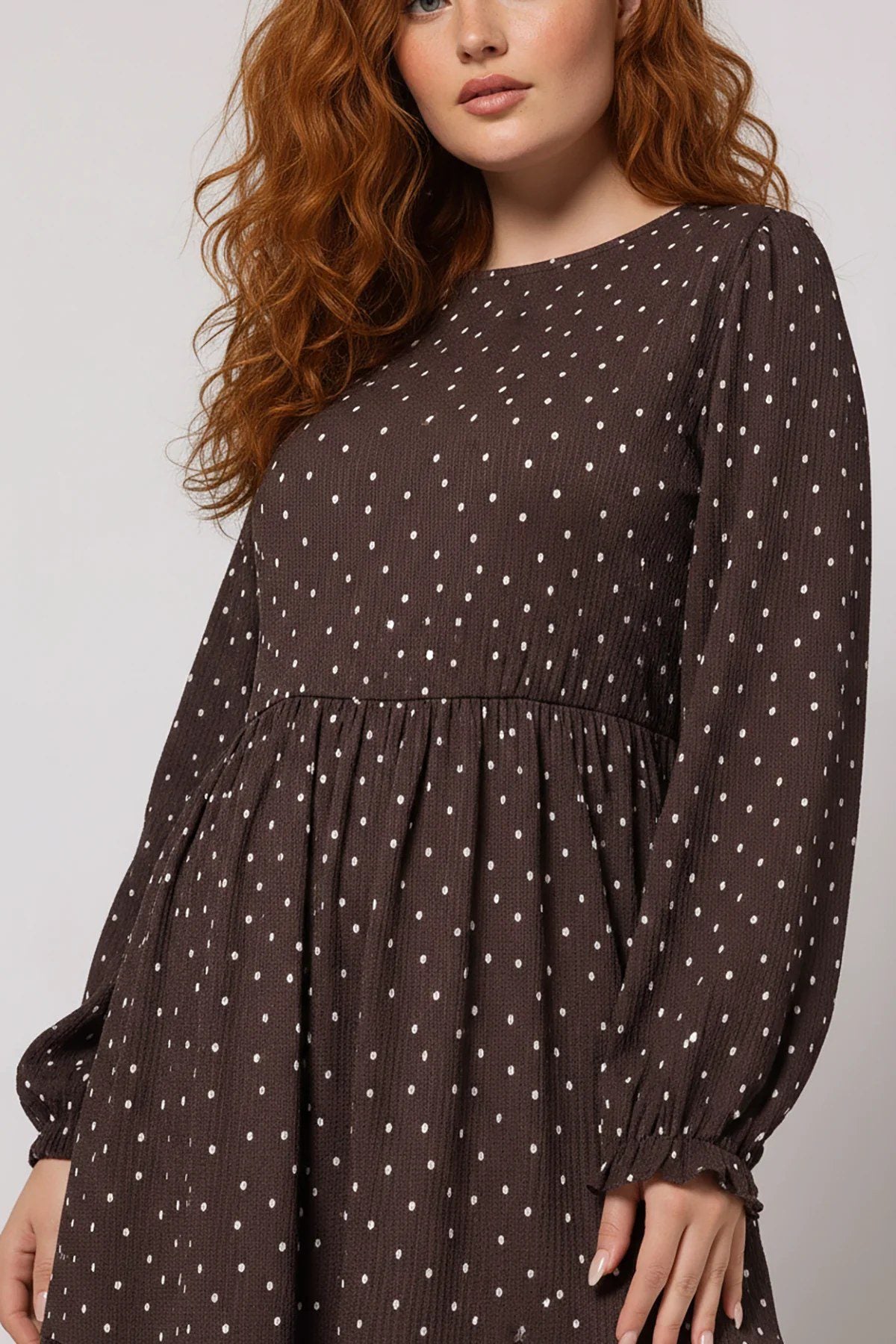 Gepunktetes Midikleid