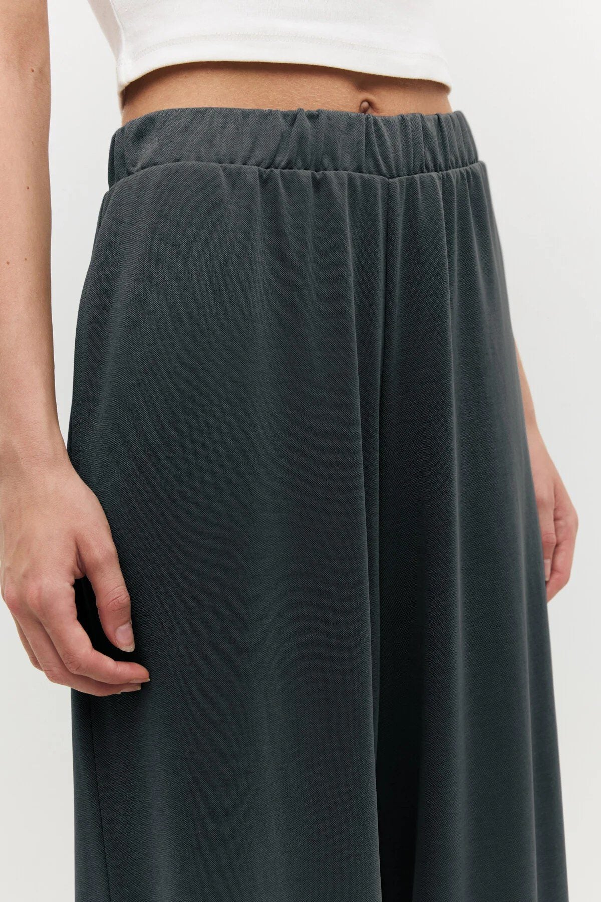 Bequeme, weite Hose mit elastischem Bund