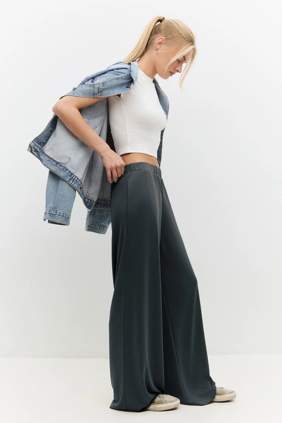 Bequeme, weite Hose mit elastischem Bund