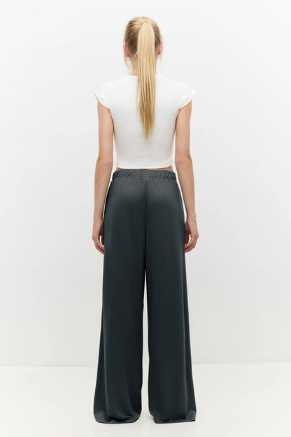 Bequeme, weite Hose mit elastischem Bund