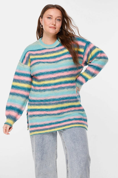 Gestreifter Oversize-Strickpullover mit Rundhalsausschnitt