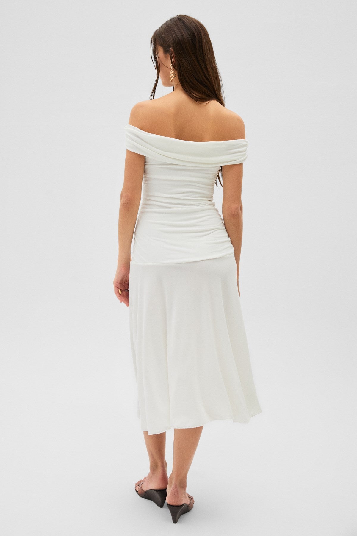 SABLE Off-Shoulder Gerafftes Maxikleid