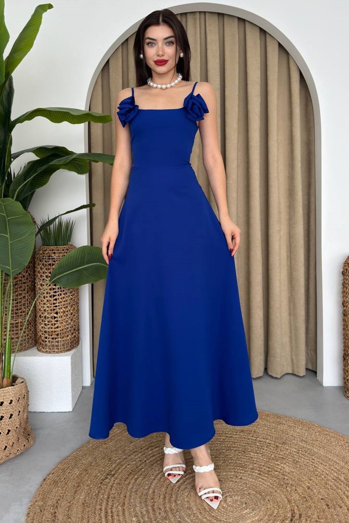 Trägerloses Maxikleid mit Ausschnitt