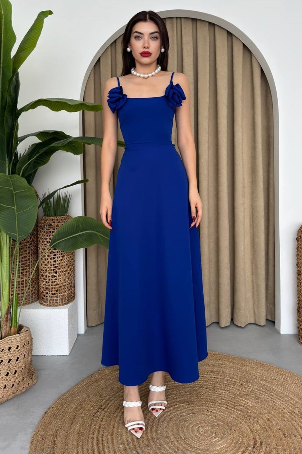 Trägerloses Maxikleid mit Ausschnitt
