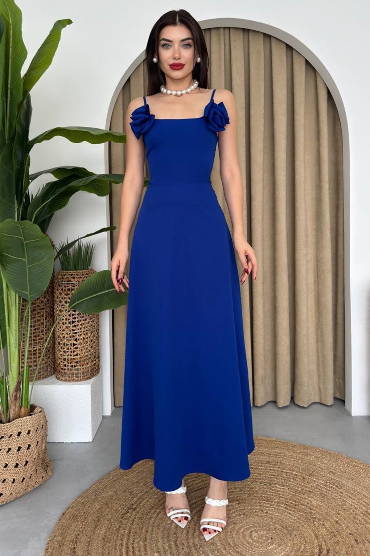 Trägerloses Maxikleid mit Ausschnitt