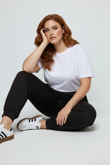 Jogginghose im Haremsstil mit elastischen Bündchen an den Knöcheln.