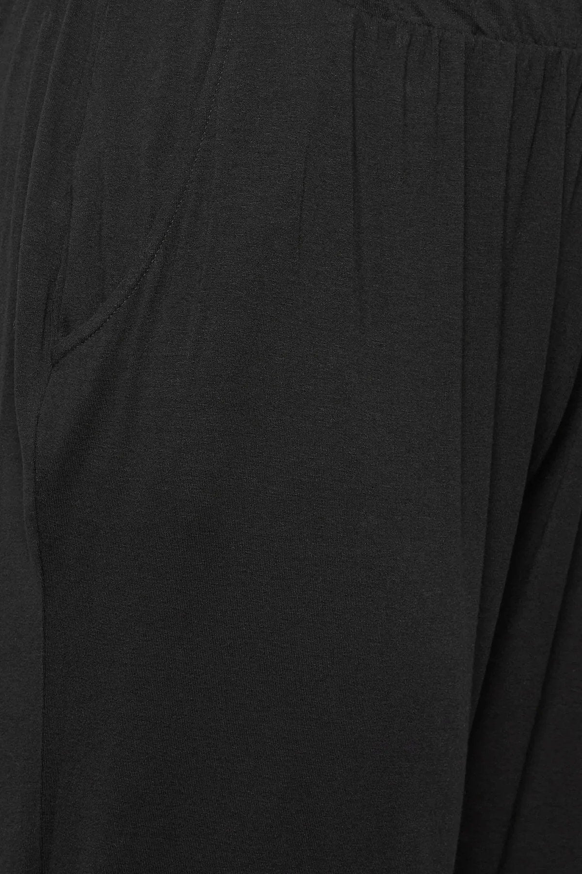 Jogginghose im Haremsstil mit elastischen Bündchen an den Knöcheln.
